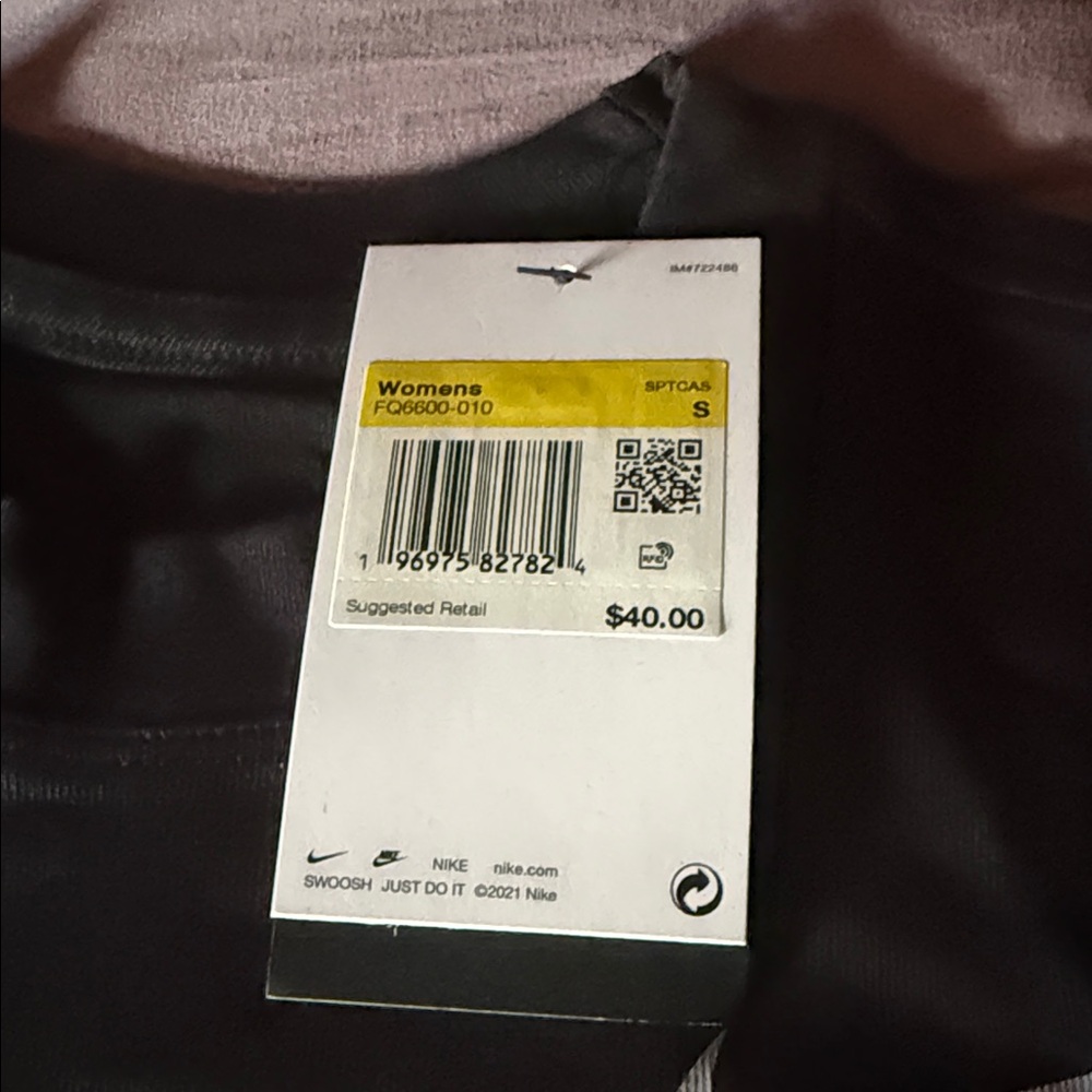 Nike Oversize Women's Black Tee with White Logo - Picture 4 of 5